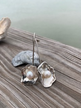 Load image into Gallery viewer, Oysters earrings